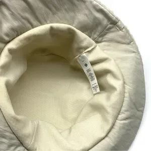 lululemon athletica | Accessories | Lululemon Cream Sherpa  display picture 3
